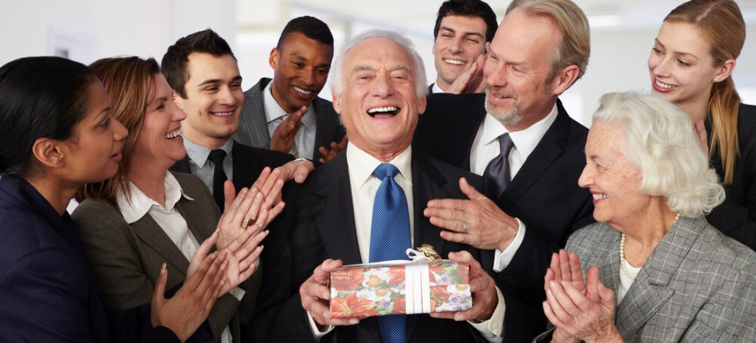 Combien donner pour un cadeau de départ à la retraite de bureau?